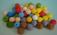 1847 Kuličky z buničiny s dírkou, mix barev, 15 mm, 50 ks-3