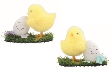 Veľkonočné Kuriatko so smailík vajíčkom na lúke žlté 12 x 9 x 4 cm